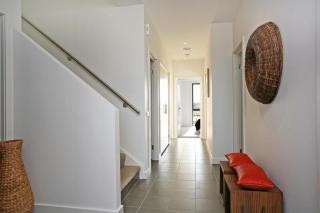 Coastal Comfort Pool, Golf, Beach, Room for 8 - Torquay - 1