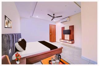 HOTEL AMANSARA PALACE Near Gurudawar and Temple - Ayodhya - 3