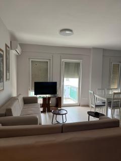 Lovely and spacious 2-bed room home in great location - Valona - 8