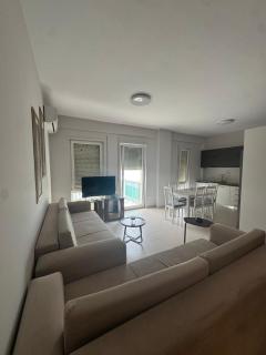 Lovely and spacious 2-bed room home in great location - Valona - 9