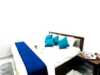 Hotel R Nikunj Palace Near Panchkoshi Parikrama Marg road - Shree Ram Janam Bhoomi & Temple - Best Homestay - Ayodhya - 3