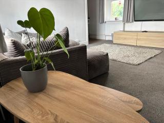 2 Bed Apartment Near Yeovil Hospital & Leonardo - Yeovil - 7