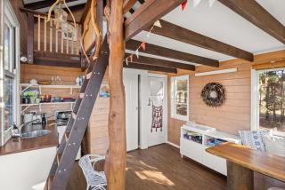 Charming 6-Bed Farmstay with Tree House - - 7