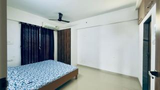 New Spacious 2BHK apartments in Tirupati Near Railway Station with fully equipped kitchen, AC bedrooms, Washing Machine, 24 hours water, caretaker service, and ample space for car parking & ideal for families and pilgrims - Tirupati - 0