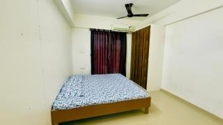 New Spacious 2BHK apartments in Tirupati Near Railway Station with fully equipped kitchen, AC bedrooms, Washing Machine, 24 hours water, caretaker service, and ample space for car parking & ideal for families and pilgrims - Tirupati - 2