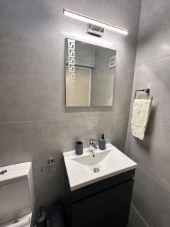 Modern Apartment Beachside Gem - Larnaca - 2