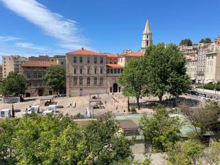 Bright 2 bedroom Old Port - Hotel de Ville area - 9