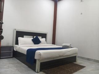 Hotel V Pride Inn - Ayodhya - 0