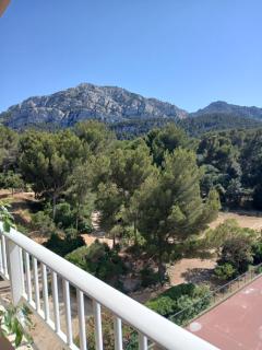 Appartement pour 3 à 4 personnes dans le 8eme arrondissement de Marseille, dans la colline et à 5 minutes à pied de la mer - 4