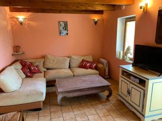 Atypical forest house with jacuzzi - 9