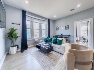 Stylish Secret, 1 FREE Parking, Sleeps 8, Walk to train and Red Bull Arena, 20 Percent OFF - Harrison - 1