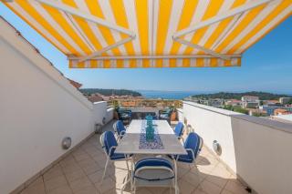 Luxurious Penthouse Style Apartment - Razvala - 6