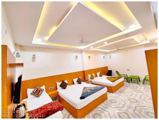 AYODHYA HOTEL "NIRMALA PALACE" Near Railway Station - 500 Meter Walking Distance From Shree Ram Janam Bhoomii & 400 Meter From Hanuman Garhi Temple - Restaurant # wifi #Free Parking Available - A Premium Hotel In Ayodhya - Ayodhya - 7