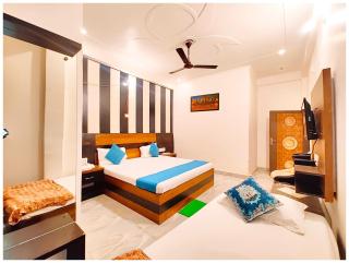 AYODHYA HOTEL "NIRMALA PALACE" Near Railway Station - 500 Meter Walking Distance From Shree Ram Janam Bhoomii & 400 Meter From Hanuman Garhi Temple - Restaurant # wifi #Free Parking Available - A Premium Hotel In Ayodhya - Ayodhya - 4