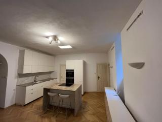 Room close to Karlsplatz - 1