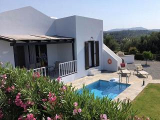 Cozy Villa with Pool and Parasol in Kirianna - Kiriánna - 9