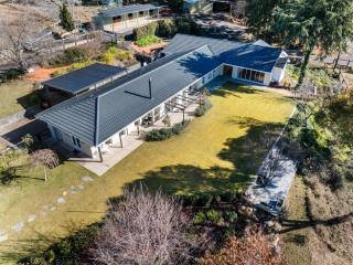Serene Farm-Style Escape 4 Bed Home and Private Guest House - - 9