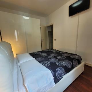 Onda del lago Mountain Lake Iseo Hospitality - Castro - 3