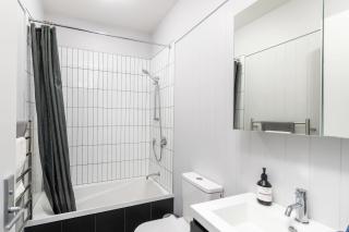 Sunny 3BR Petone Apt - Close to Shops Transit - Lower Hutt - 4