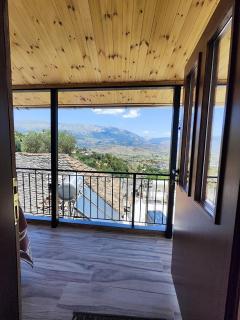 Rest & View Guesthouse - Gjirokastra - 0