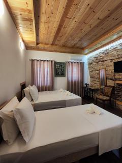Rest & View Guesthouse - Gjirokastra - 9