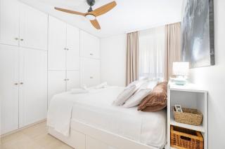 Pure Azure Vouliagmeni by 8essentially - Athene - 2