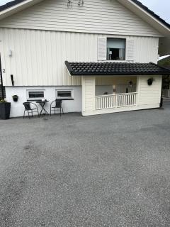 Sokkelleilighet med 3 soverom - 2