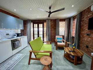 1 Bedroom Sunset & Mountain View Chalet in Aburi - 5