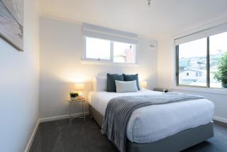 Tidy & Comfortable 2-Bed Home with Study – Close to Town - 9