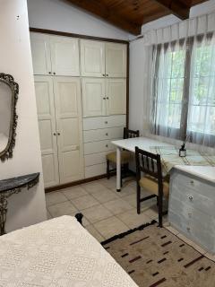 One room with double bed and bathroom and Garden - Athènes - 2