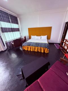 shiny cot Triple room with lake view - Nuwara Eliya - 3