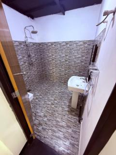 shiny cot Triple room with lake view - Nuwara Eliya - 1
