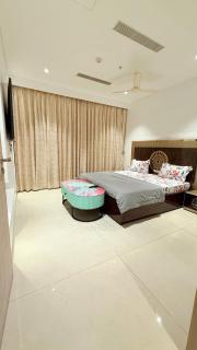 High Rise Royal Luxury 2 BHK with Private Patio - Gurgaon - 7