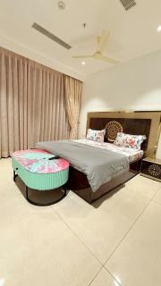 High Rise Royal Luxury 2 BHK with Private Patio - Gurgaon - 2