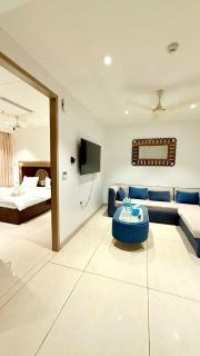 High Rise Royal Luxury 2 BHK with Private Patio - Gurgaon - 1