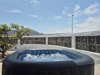 großes Haus mit Garten und Blick auf die kanarische Hügellandschaft - Las Palmas de Gran Canaria - 8