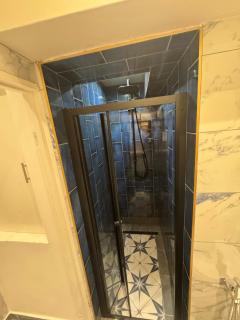 Marble blue flat, City of Gloucester - - 7