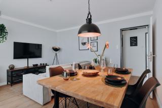 NASA Homes ruhiges Apartment WLAN Arbeitsplatz Balkon Hotelbetten - 9