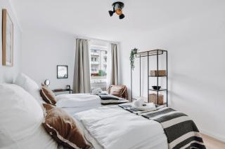 NASA Homes ruhiges Apartment WLAN Arbeitsplatz Balkon Hotelbetten - 6