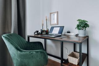 NASA Homes ruhiges Apartment WLAN Arbeitsplatz Balkon Hotelbetten - 3