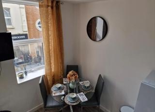 2 Bedroom Apartment Market Street Watford - Watford - 3