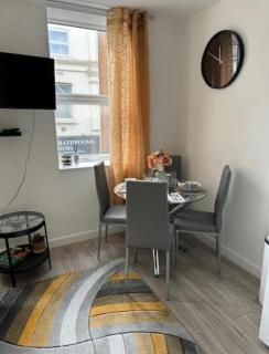 2 Bedroom Apartment Market Street Watford - Watford - 2