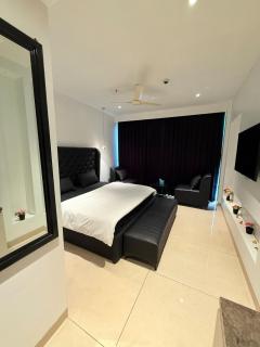 High Rise Corner Luxe Retreat Studio , 17th floor - Gurgaon - 9