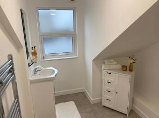 2 Bedroom Apartment Market Street Watford - Watford - 8