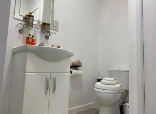 2 Bedroom Apartment Market Street Watford - Watford - 1