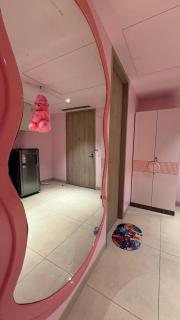 LuxePink Teddd Jucuzzi Studio-PrivatePatio - Gurgaon - 7