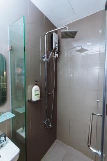 Modern One BR Makati Condo Swim Gym Parking Netflix Fast 2428 - Manila - 3