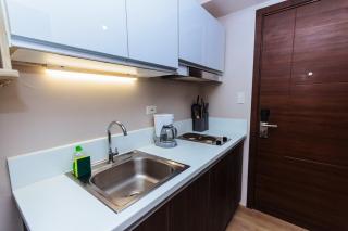 Modern One BR Makati Condo Swim Gym Parking Netflix Fast 2428 - Manila - 1