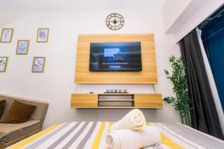 Netflix & Chill Stylish Makati condo gym swim park internet fast 2474 - Manila - 9
