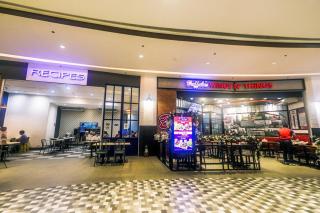 Netflix & Chill Stylish Makati condo gym swim park internet fast 2474 - Manila - 3